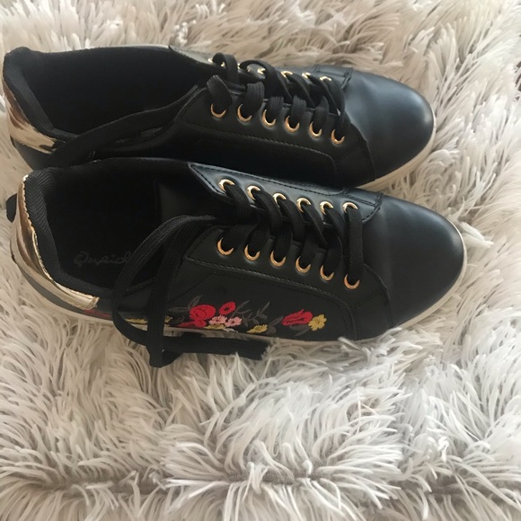 Pretty Sneakers - Picture 2 of 5